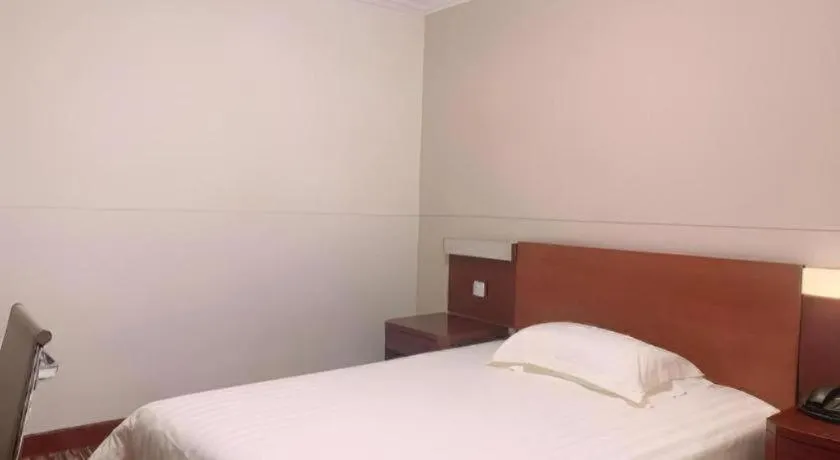 Bed in Jinjiang Inn Shanghai North Bund Yangpu Bridge Branch