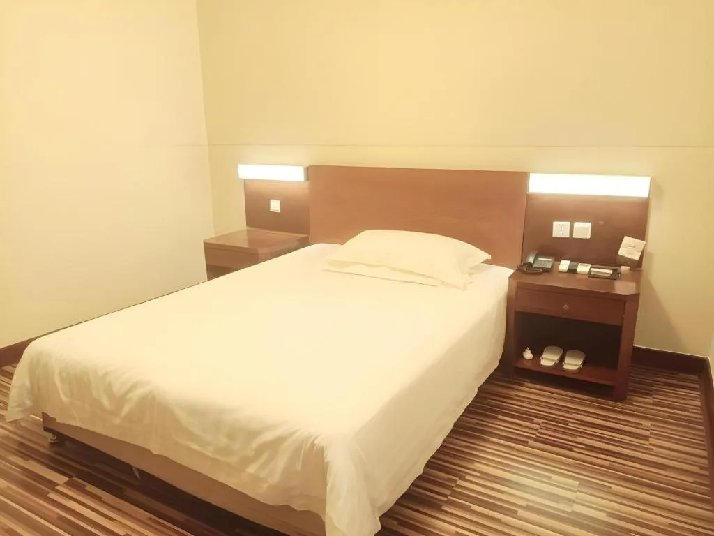 Bed in Jinjiang Inn Shanghai North Bund Yangpu Bridge Branch