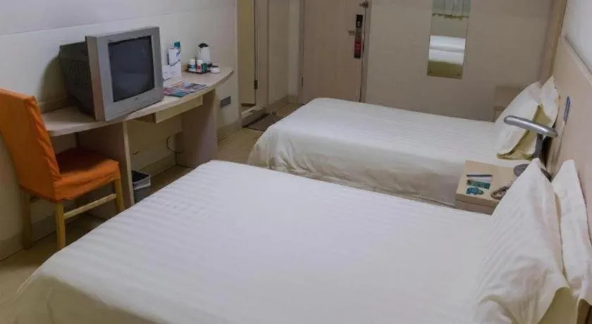 Bed in Jinjiang Inn Shanghai North Bund Yangpu Bridge Branch