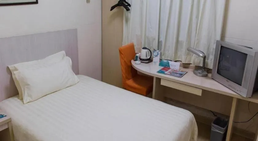 Bed in Jinjiang Inn Shanghai North Bund Yangpu Bridge Branch