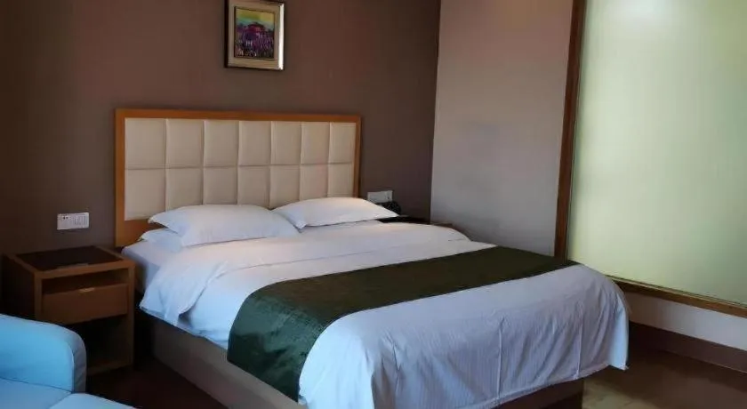 Bed in GreenTree Inn Shandong Taian Feicheng Xincheng Road Business Hotel