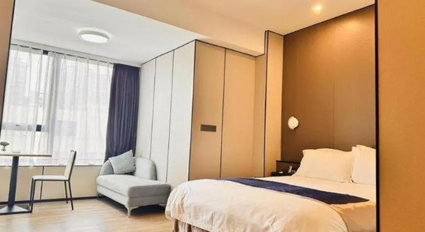 Bed in FOGER YACHT HOTEL