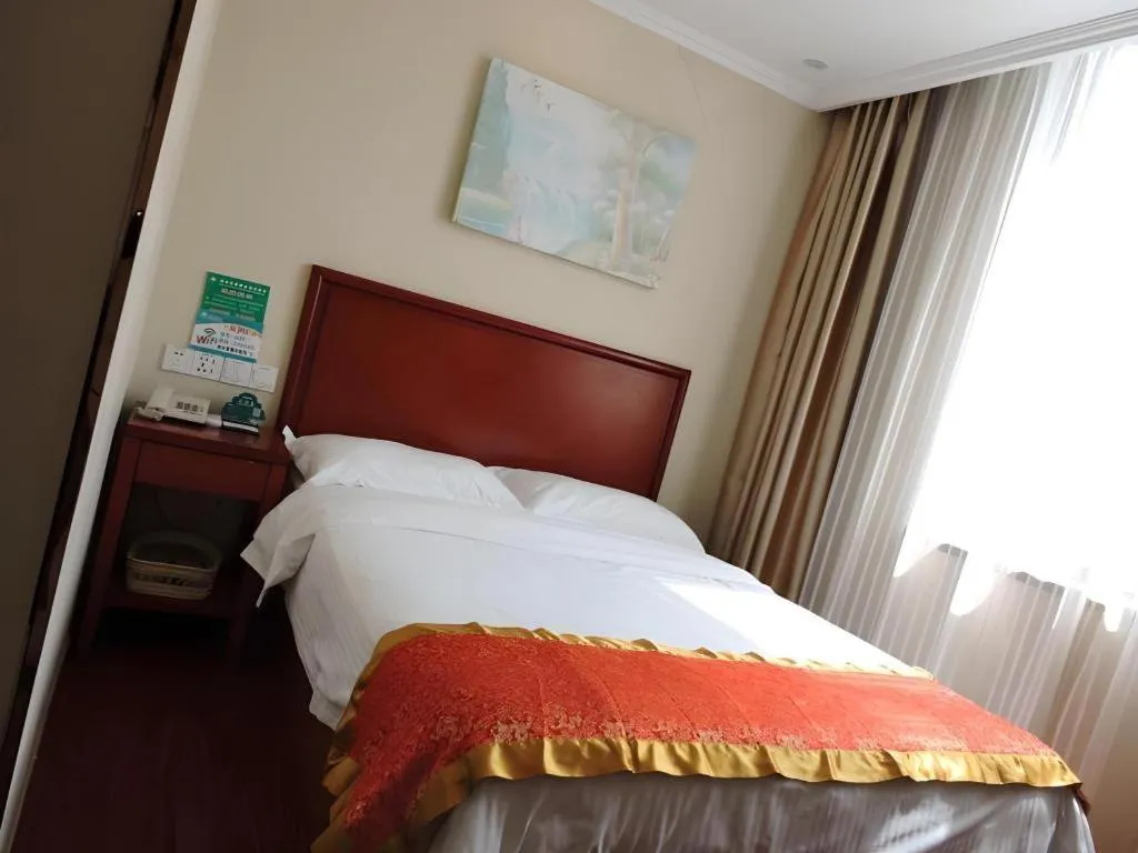 Bed in GreenTree Inn Linyi Feixian Jianshe Road Express Hotel