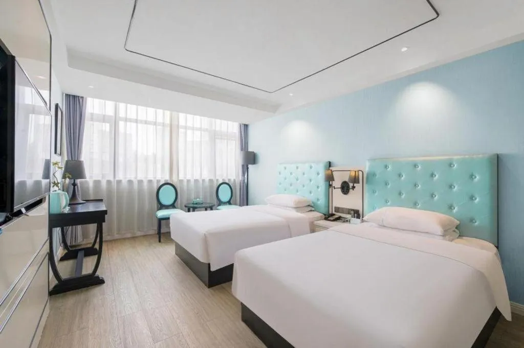 Bed in Qingdao Galaxy Holiday Hotel