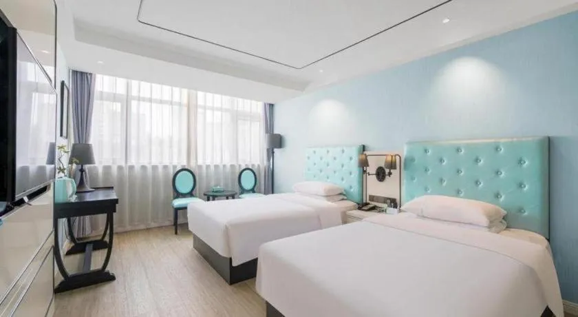 Bed in Qingdao Galaxy Holiday Hotel