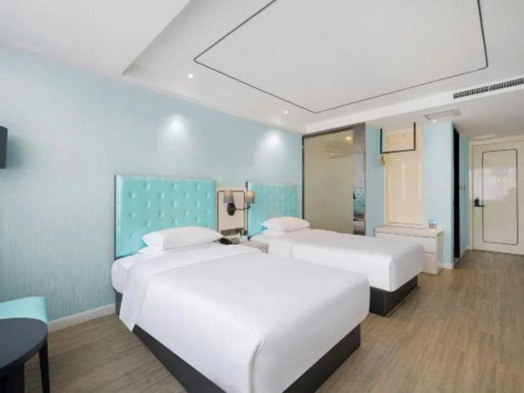 Bed in Qingdao Galaxy Holiday Hotel