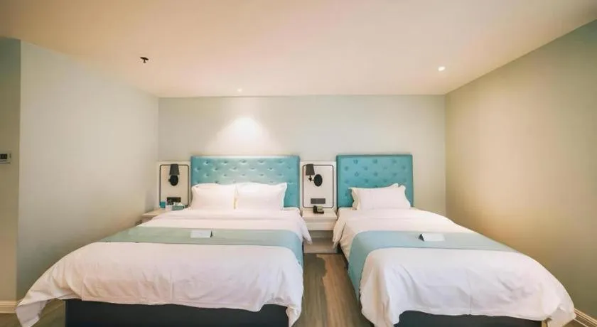 Bed in Qingdao Galaxy Holiday Hotel