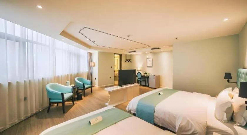 Bed in Qingdao Galaxy Holiday Hotel