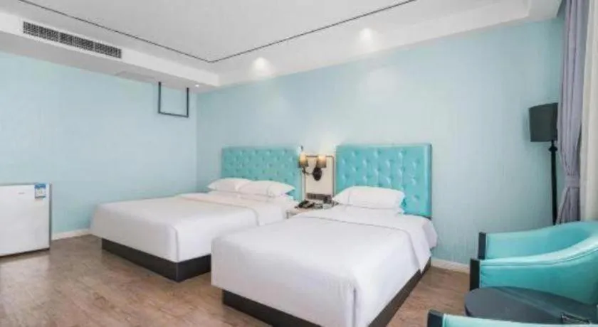 Bed in Qingdao Galaxy Holiday Hotel