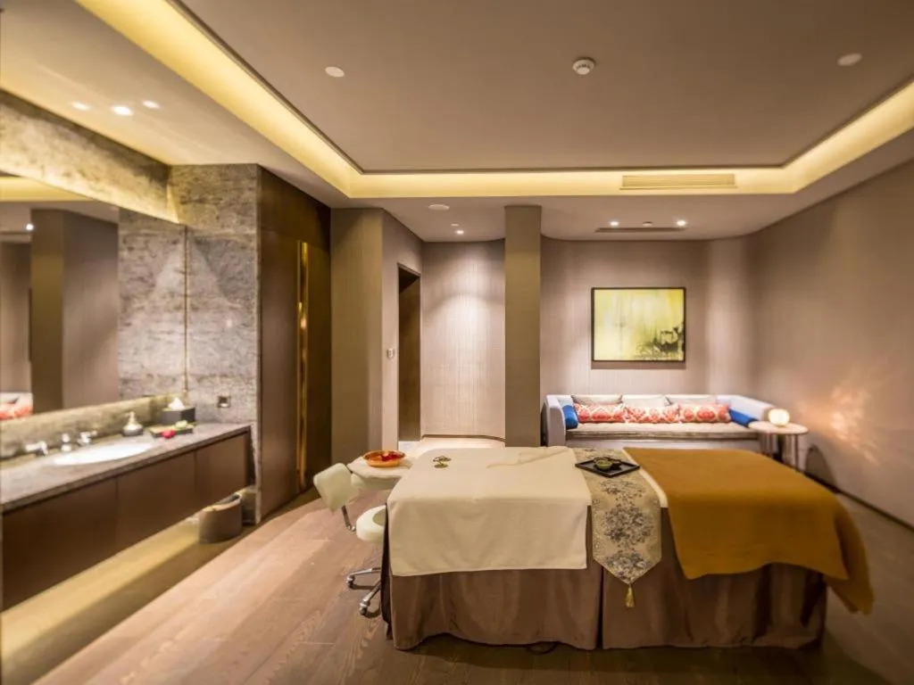 Bed in Grand Bay Hotel Beijing