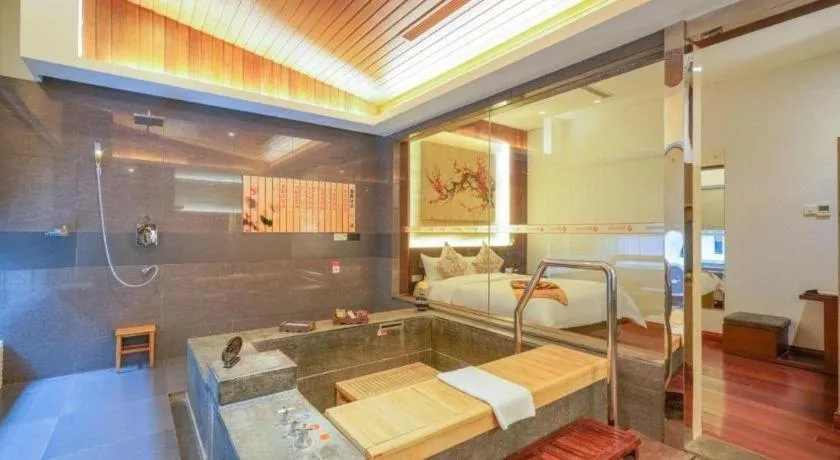 Bed in Suzhou Phoenix Hotspring Resort