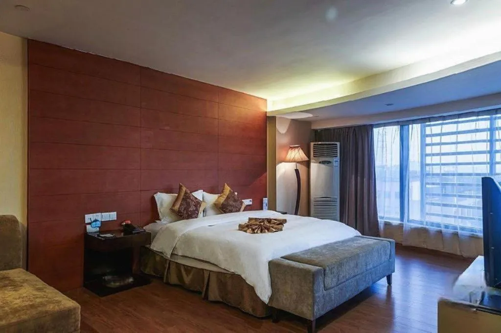 Bed in Suzhou Phoenix Hotspring Resort