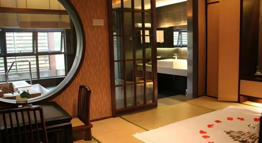 Bed in Suzhou Phoenix Hotspring Resort