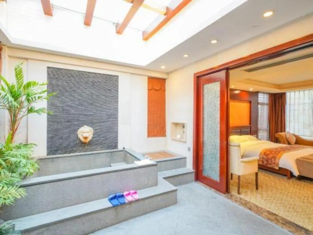 Bed in Suzhou Phoenix Hotspring Resort