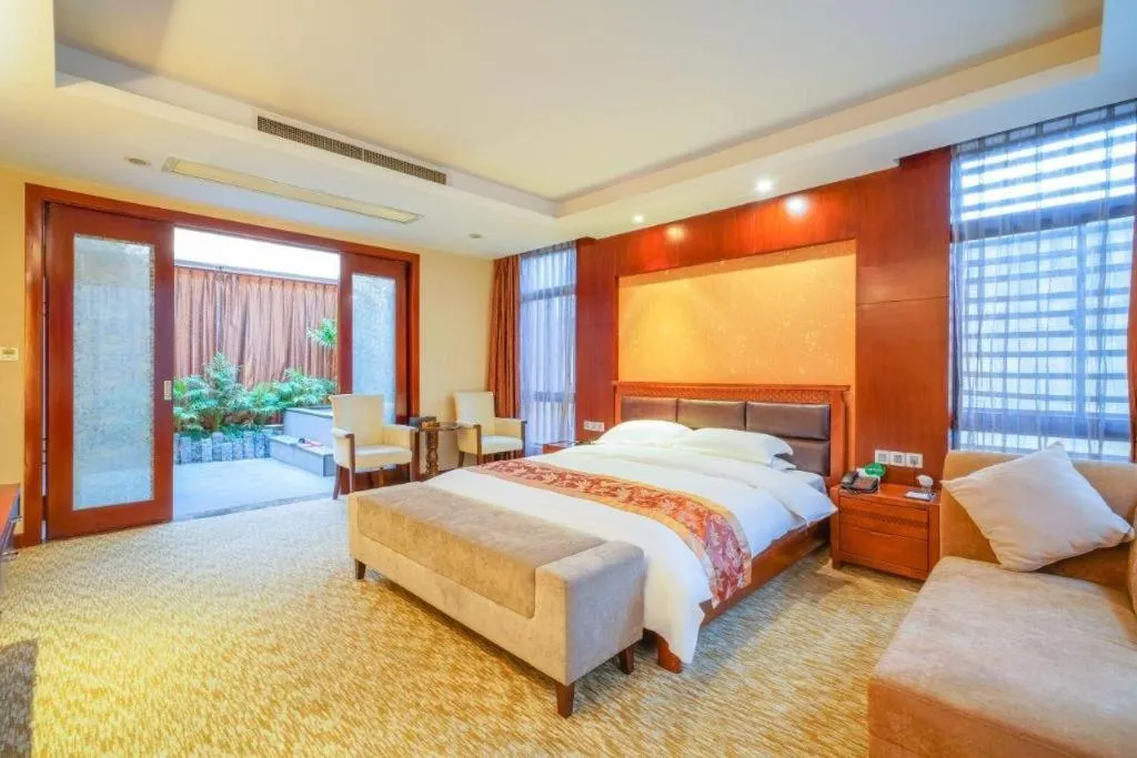 Bed in Suzhou Phoenix Hotspring Resort
