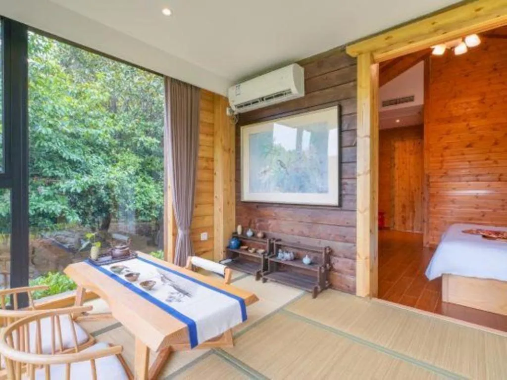 Bed in Suzhou Phoenix Hotspring Resort