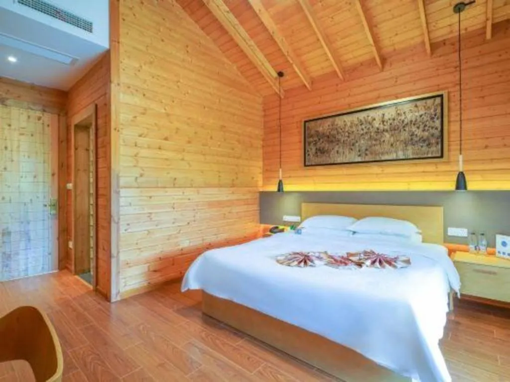 Bed in Suzhou Phoenix Hotspring Resort