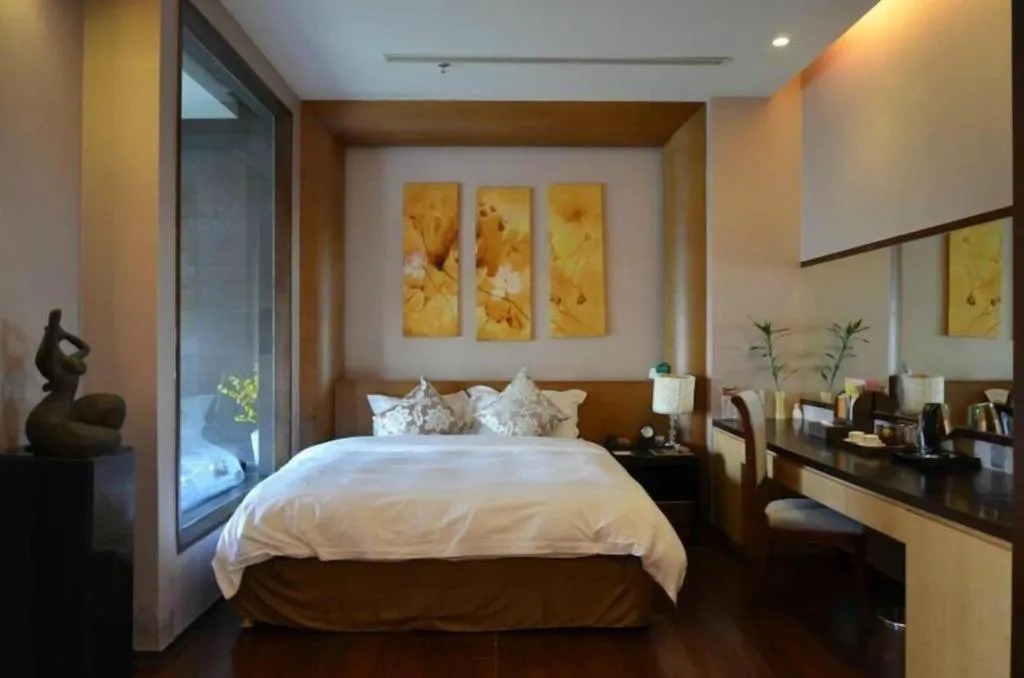 Bed in Suzhou Phoenix Hotspring Resort