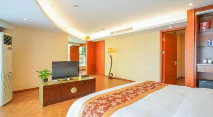 Bed in Suzhou Phoenix Hotspring Resort