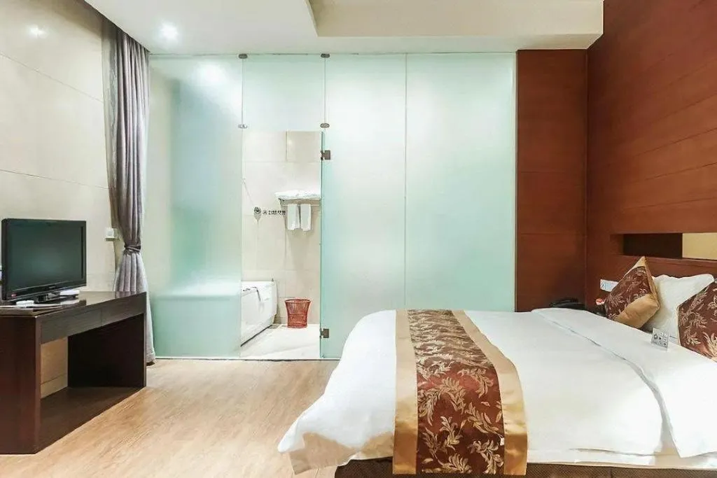 Bed in Suzhou Phoenix Hotspring Resort