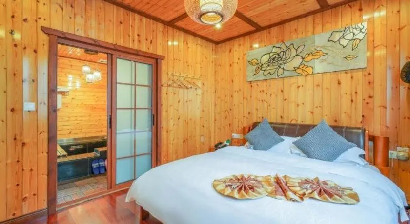 Bed in Suzhou Phoenix Hotspring Resort