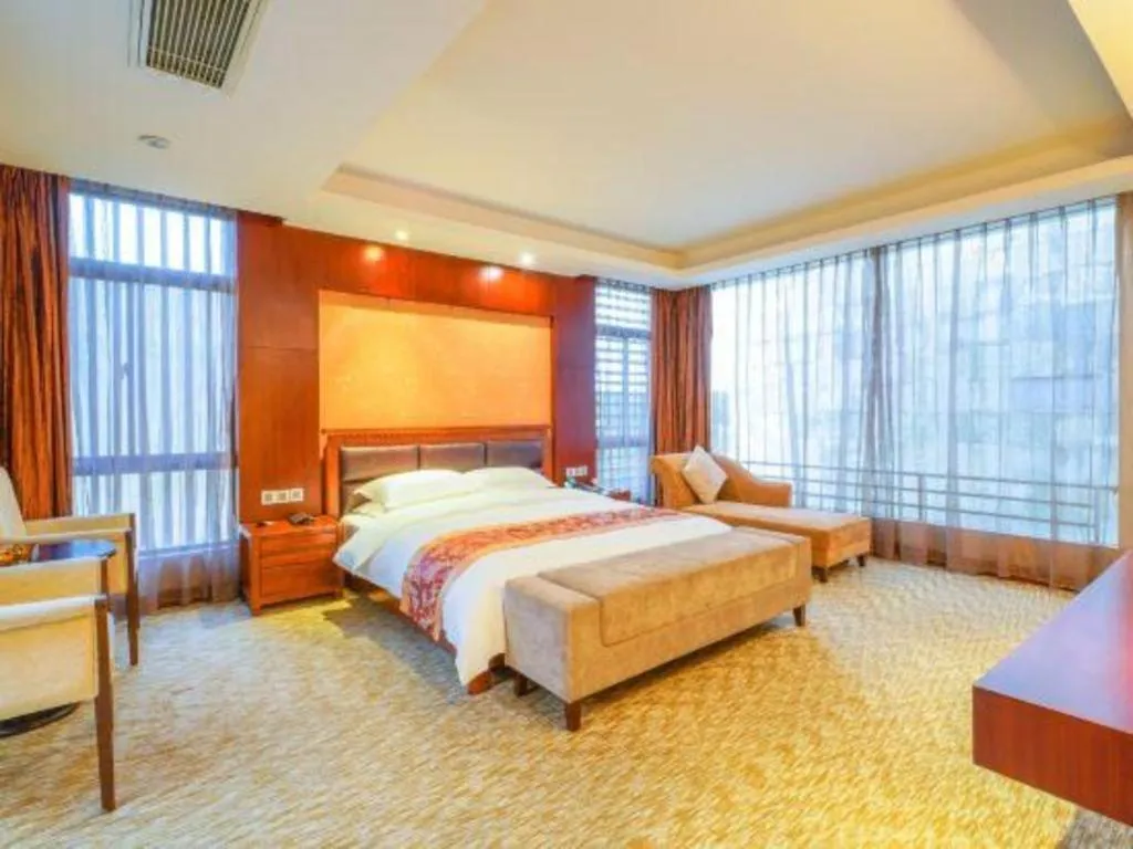 Bed in Suzhou Phoenix Hotspring Resort