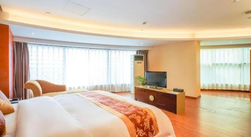 Bed in Suzhou Phoenix Hotspring Resort