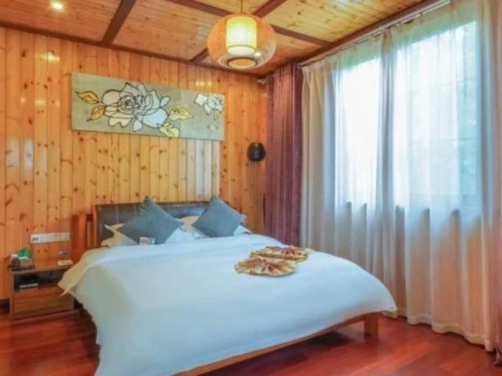 Bed in Suzhou Phoenix Hotspring Resort