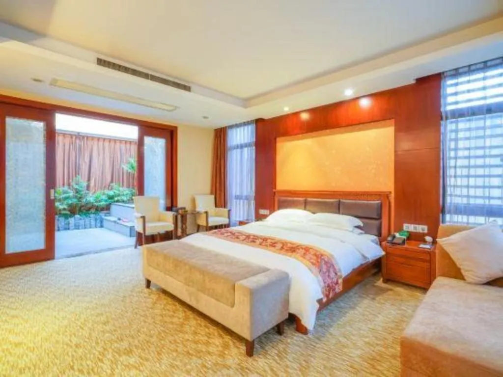 Bed in Suzhou Phoenix Hotspring Resort