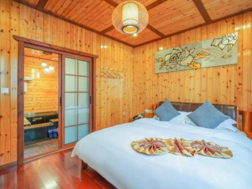 Bed in Suzhou Phoenix Hotspring Resort