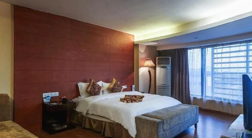 Bed in Suzhou Phoenix Hotspring Resort