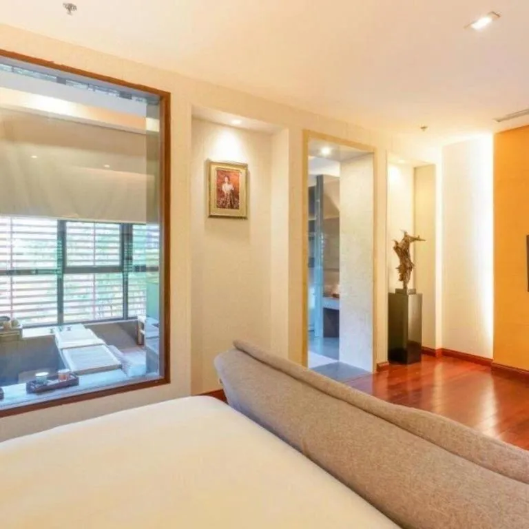 Bed in Suzhou Phoenix Hotspring Resort