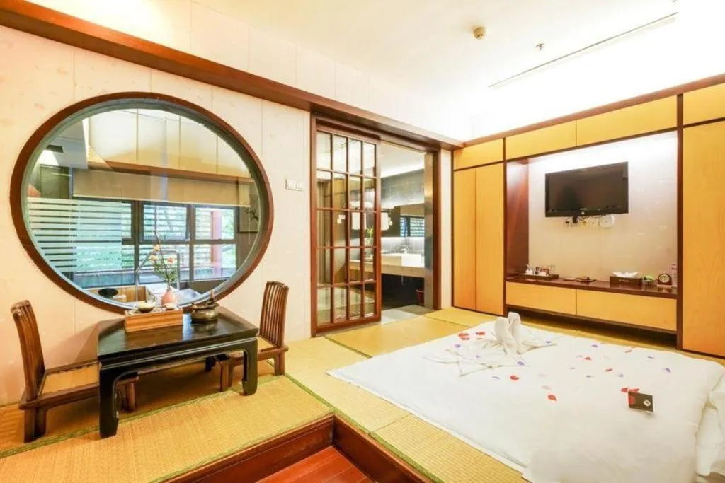 Bed in Suzhou Phoenix Hotspring Resort