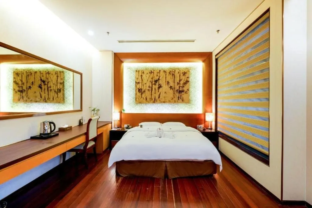 Bed in Suzhou Phoenix Hotspring Resort