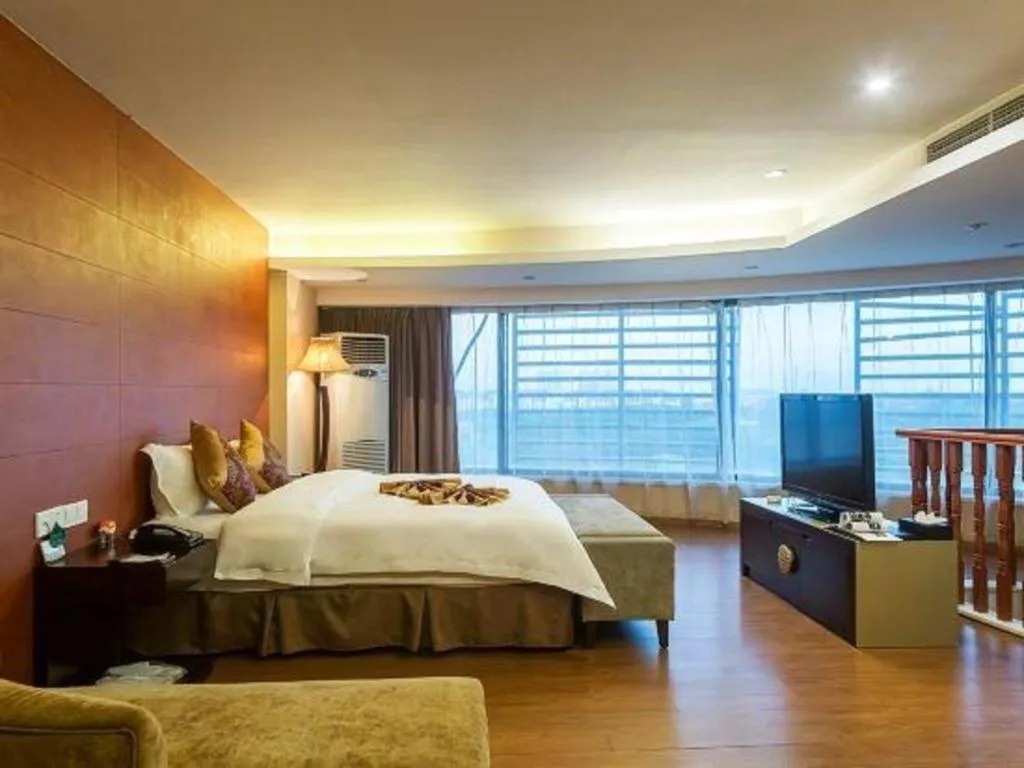 Bed in Suzhou Phoenix Hotspring Resort