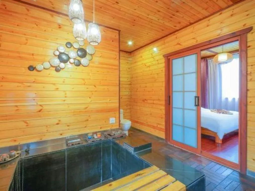 Bed in Suzhou Phoenix Hotspring Resort