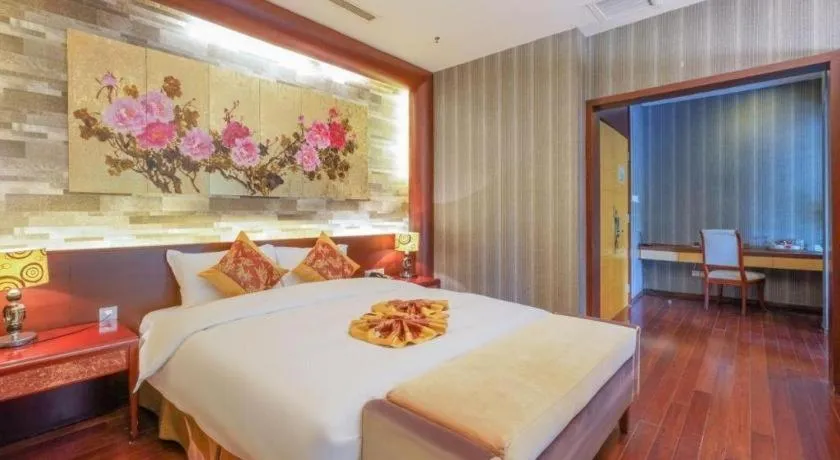 Bed in Suzhou Phoenix Hotspring Resort