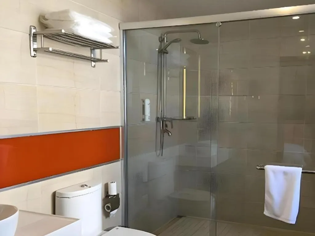 IU Hotel Tianjin Youyi Road Meijiang Exhibition Meiniu Metro Station