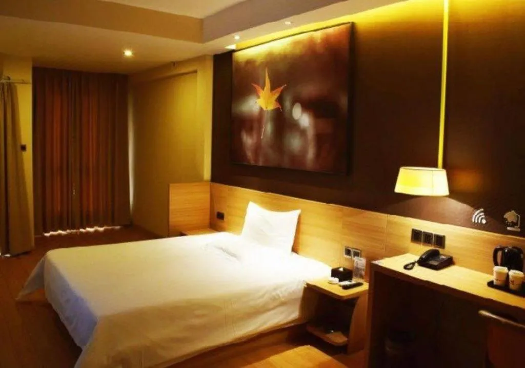 Bed in IU Hotel Chengdu High-Tech Zone Longhu Times Street