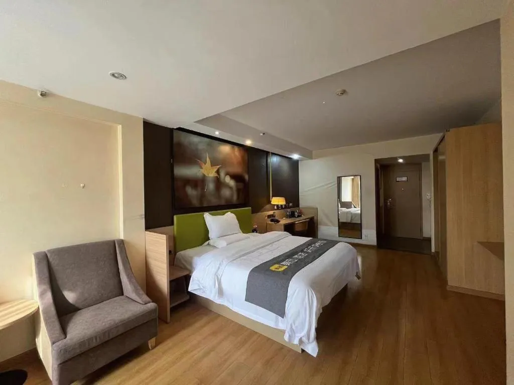 Bed in IU Hotel Chengdu High-Tech Zone Longhu Times Street