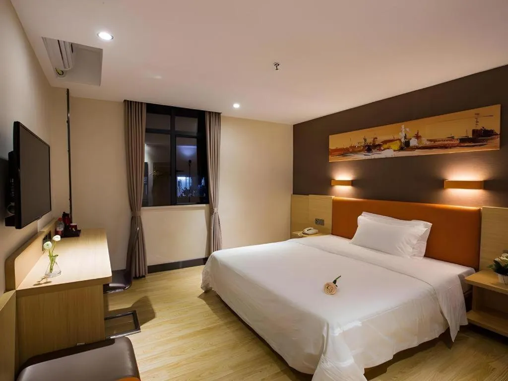 Bed in IU Hotel Chengdu High-Tech Zone Longhu Times Street