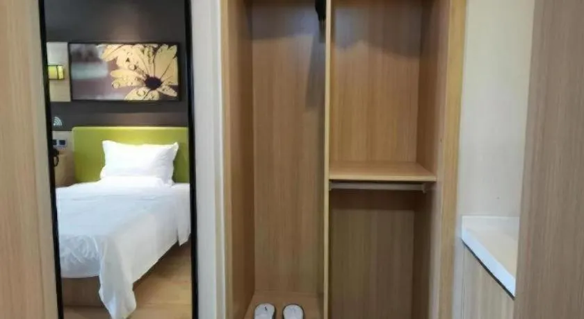 Bed in IU Hotel Chengdu High-Tech Zone Longhu Times Street