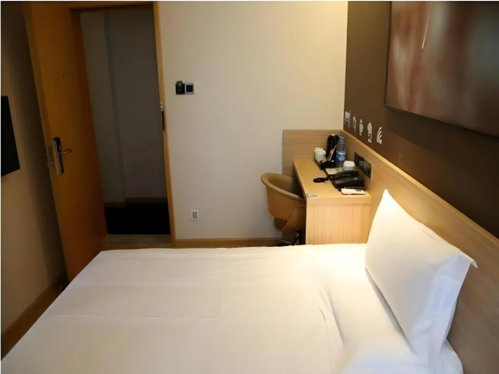 Bed in IU Hotel Chengdu High-Tech Zone Longhu Times Street