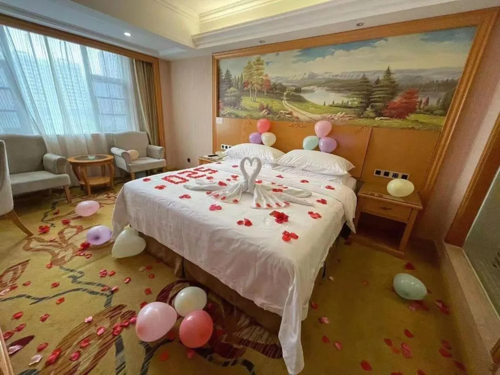 Bed in Vienna Hotel Guangxi Liuzhou Xijiang Vientiane City