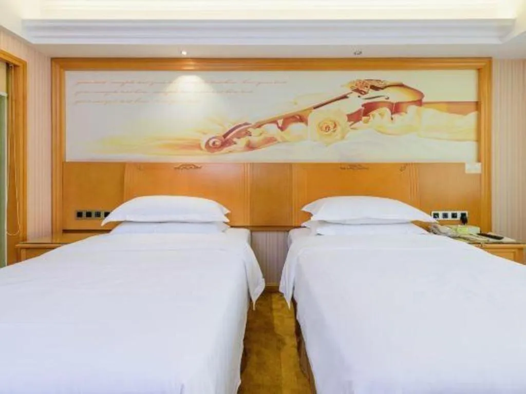 Bed in Vienna Hotel Guangxi Liuzhou Xijiang Vientiane City