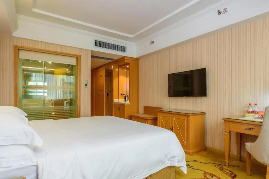 Bed in Vienna Hotel Guangxi Liuzhou Xijiang Vientiane City