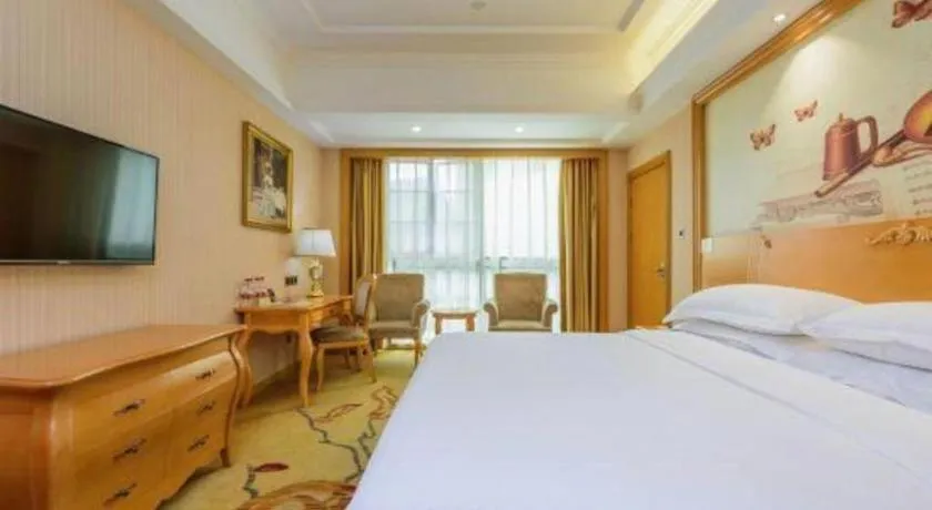 Bed in Vienna Hotel Guangxi Liuzhou Xijiang Vientiane City