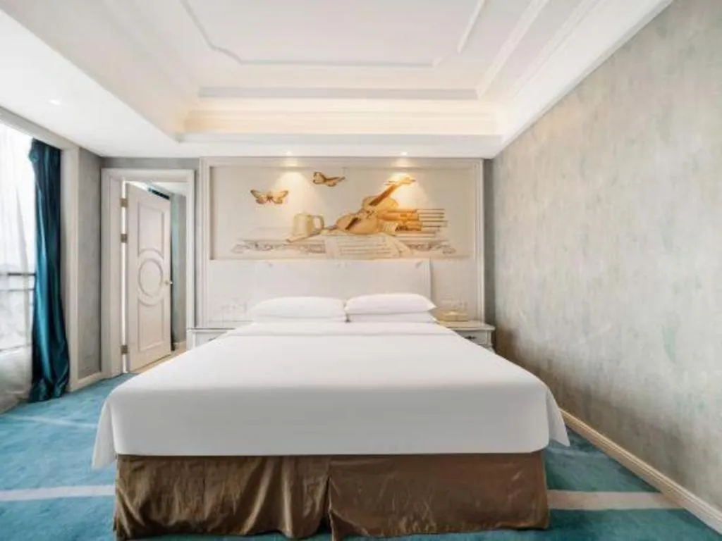 Bed in Vienna Hotel Guiyang Jiaxiulou Jichang Road