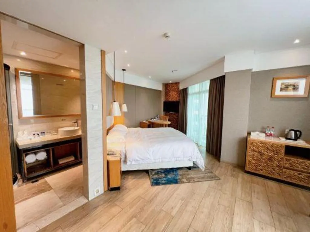 Bed in Excemon Beach Hotel Beihai