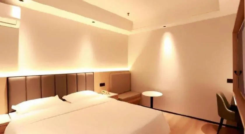 Bed in GreenTree Inn Maanshan Hanshan District Jiuwu Square Hotel